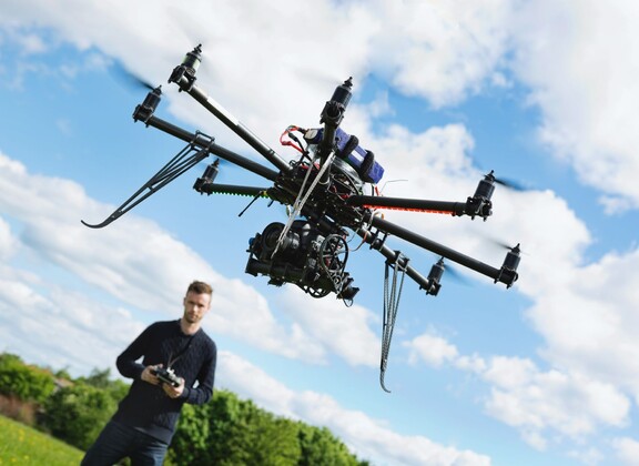 drone ja lennättäjä